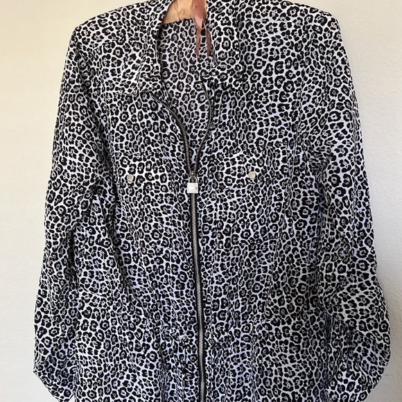 Michael Kors snow leopard, drawstring waist, zip up blouse, size large - Picture 11 of 11
